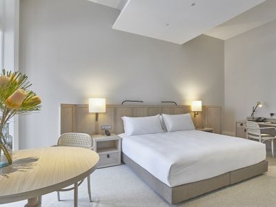 酒店套房家具-实木家具需要上漆吗?