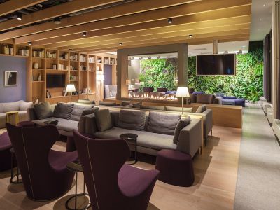 酒店固装家具-酒店家具厂家告诉你酒店家具定制使用木材越硬越好吗？